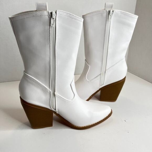 Sleek New Sz 7.5 White Cowboy Boots Ready to Ride. - Picture 7 of 12